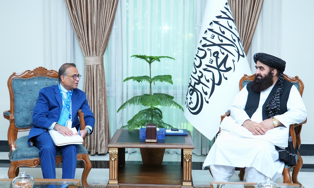 Muttaqi discusses development projects with new UNDP envoy in Afghanistan